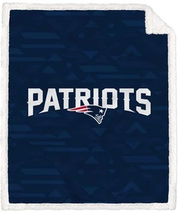 New England Patriots NFL 50" x 60" Delta Logo Decke Stretch Plus Sherpa Überwurf - Bild 1 von 2