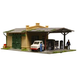 Diorama H0/1:87 Top Gebäude Tankstelle mit Figuren begrünt #patiniert - Bild 1 von 12