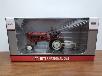 1/16 SpecCast IH Cub Tractor w/1-Bottom Plow LaFayette Toy Show 2010 - Image 1 of 4