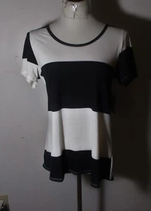LULAROE Black White "Classic T" Short Sleeve Tunic Top Size S NWT - Picture 1 of 6