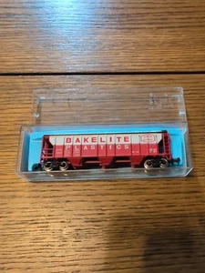 Atlas 2312 N Gauge Union Carbide Bakelite Plastics 47' Covered Hopper Car in Box - Picture 1 of 3