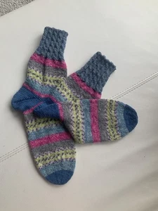 Harmonisch schöne Socken, handgestrickt, in topasblau, pink,jeansblau, Gr.43/44 - Bild 1 von 1