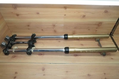 Husqvarna XC430 XC 430 1982 horquillas delanteras triples árboles Foto 1 de 4