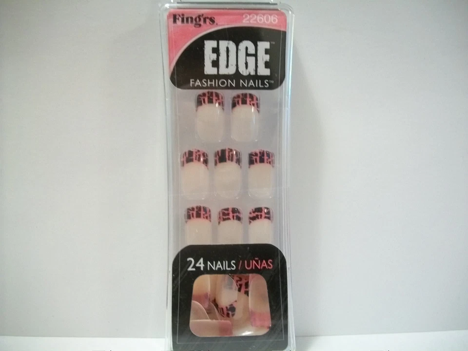 Uñas de moda borde de dedos #22606 puntas francesas rosadas con grietas negras Foto 1 de 1