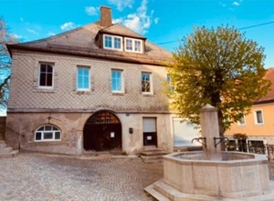 Mehrfamilienhaus in Kirchenlamitz mit Laden - Bild 1 von 9