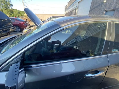 Puerta delantera izquierda usada vidrio delantero se adapta a: Nissan Altima SDN 2017 delantera izquierda grado A Foto 1 de 4