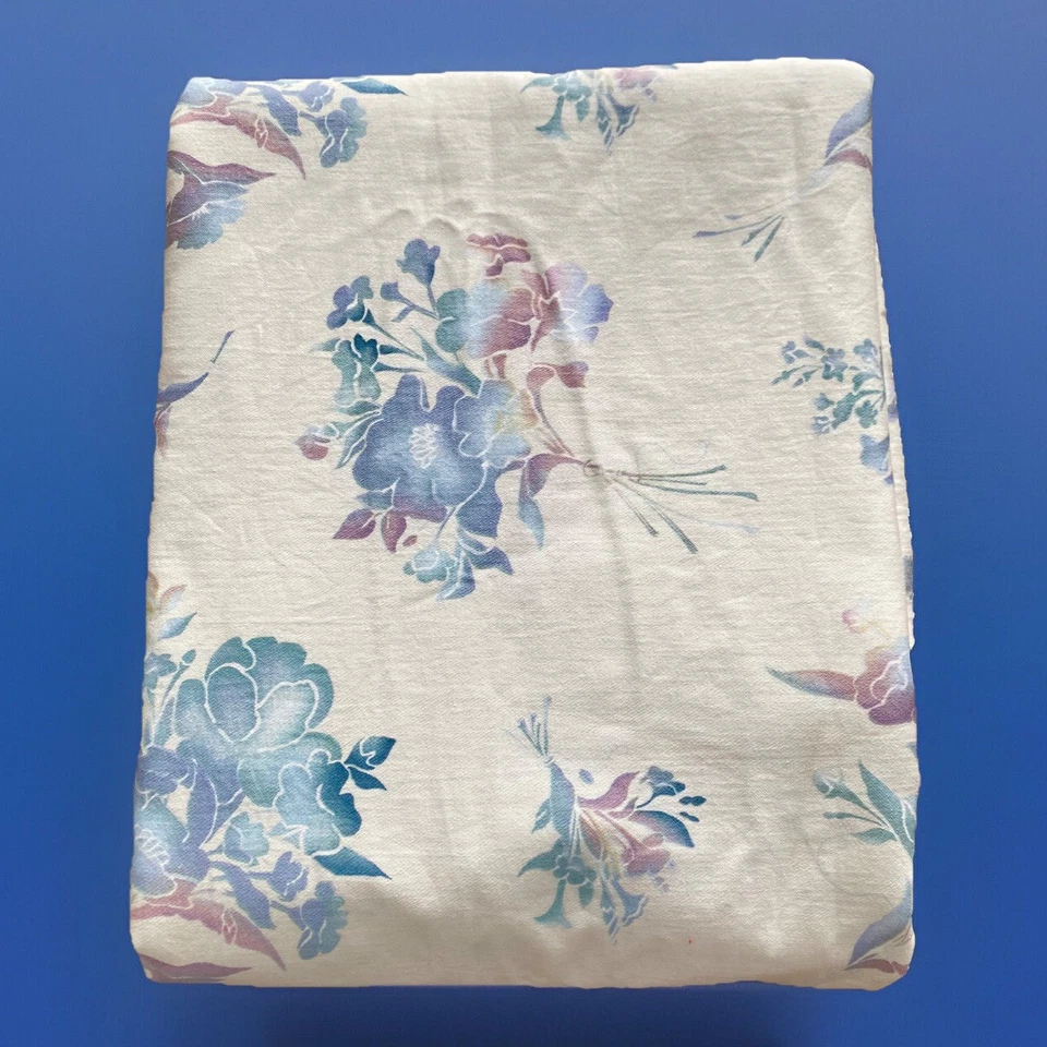 PAULA CIE  100%Cotton Fabric 5.25 Yards Floral Bouquet Blue Green Indigo Flower - Image 1 of 4