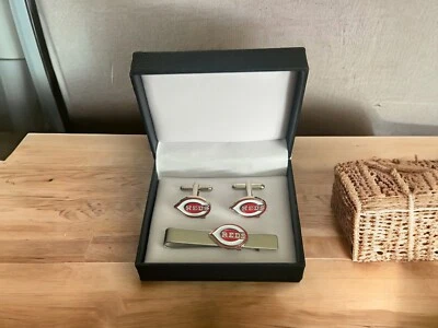 Gemelos Cincinnati Reds, clip de corbata o juego completo Foto 1 de 4