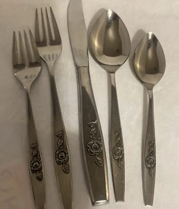 Oneida Shiny OUR ROSE SSS Stainless Silverware Flatware 5 Piece Place Setting - Picture 1 of 19