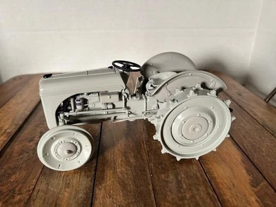 ERTL - Precision Series - The Ford 2N With Ferguson System Farm Tractor 1/16 - Image 1 of 4