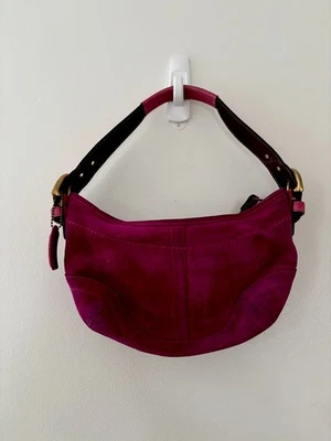 Винтажная замшевая наплечная сумка Coach Soho пурпурная/фиолетовая  - Изображение 1 из 4