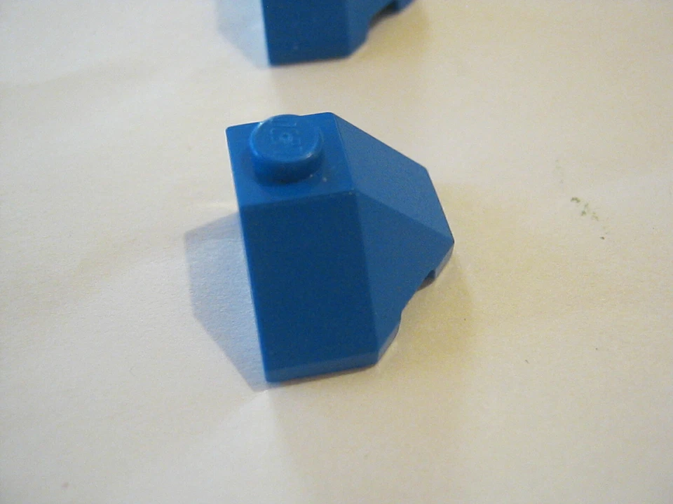 Lego Lot 2 Blue 2x2 Triple 45° Convex Castle Brick, 13548 (028-75) - Image 1 of 1