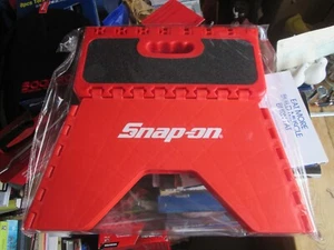 snap on paddock style folding step stool premium new and sealed in classic red - Picture 1 of 11