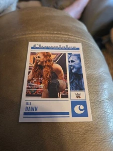 2023 Panini Chronicles WWE - Isla Dawn #82 - Foto 1 di 2
