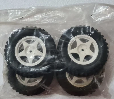 RC Modellismo Ricambi 4xGomme + Cerchi Monstertruck, Buggy, Truggy 1/10-1/8 - Immagine 1 di 4