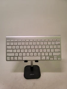 Apple A1314 Wireless Keyboard - Untested - Afbeelding 1 van 6