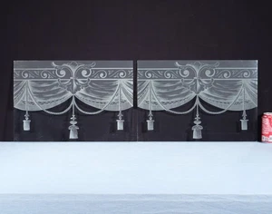 Par de ventanas antiguas francesas de vidrio grabado de 19" de ancho con cortinas y borlas - Imagen 1 de 12