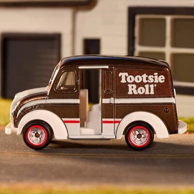 RLC Matchbox Tootsie Roll Divco Milk Truck NEW With BONUS Hummer Vehicle T5A - Image 1 of 4