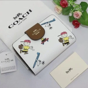 New Coach Peanuts Snoopy Charlie Brown Bi-fold Leather Wallet White C4899 japan - Picture 1 of 8