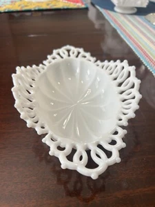 Vintage Milchglas Westmoreland offene Spitze Gitter elegant weiß Bonboniere Schüssel - Bild 1 von 9