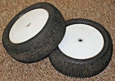 Associated B44 Felgen 9767 Reifen Pro-Line Hole-Shot M3 8207 RC Buggy Vintage - Bild 1 von 2