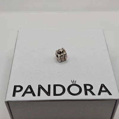 Genuine Pandora Christmas Gleaming Gift Present Star Charm ALE 925 791987 - Image 1 of 3