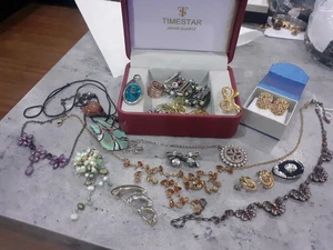 jewellery in timestar box - Picture 1 of 11