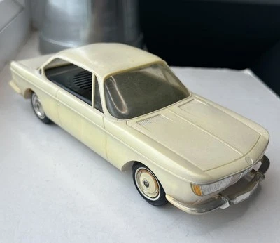 TRIX VINTAGE BMW 2000CS WHITE 1:22 RADIO CAR 9901 WORKING TRANSISTOR RADIO 1967 - Image 1 of 4
