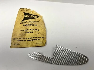 Chrysler Windsor New Yorker 1957-1958 cubierta de parrilla cromada 1878302 nuevo en stock Foto 1 de 4