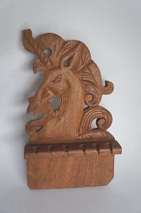 PORTA CUCCHIAI IN LEGNO VINTAGE: CARATTERISTICHE UNICORNO INTAGLIATO: CONTIENE 6 CUCCHIAI - Foto 1 di 4