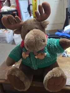 A & A PLÜSCH INKL. WEIHNACHTSELCH MIT GRÜNEM PULLOVER - Bild 1 von 5