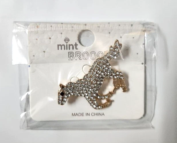 NOVO Broche de Metal Tom Dourado com Strass Branco e Dourado 1" X 1/4" - Imagem 1 de 1