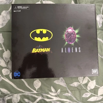 Neca DC Batman VS Aliens NYCC 2019 Exclusive Action Figure Set Brand New Sealed Foto 1 de 2