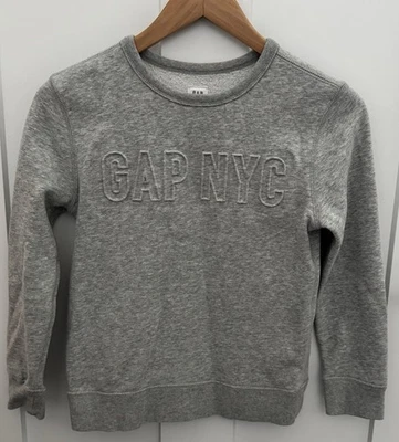 Sudadera Gap NYC Boys 8 gris cuello redondo Foto 1 de 4