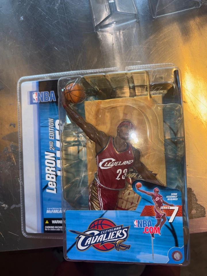 Figura Cleveland Cavaliers LeBron James 2da Edición NBA McFarlane Toys Foto 1 de 2