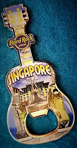 SINGAPUR HOTEL MERLION MICRÓFONO ABRIDOR DE BOTELLAS IMÁN GUITARRA Hard Rock Café - Imagen 1 de 1
