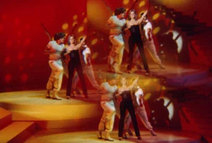 Olivia Newton John dancers performing number on the tv specia- 1976 Old Photo 1 - Bild 1 von 1