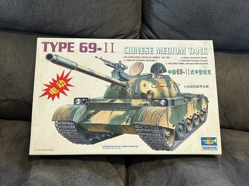 1999 Trumpeter 00304 'Type 69-II' Chinese Medium Tank 1/35 Scale Model ...