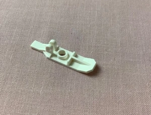LEGO Part 6120:  White Minifig Footgear Ski with Hinge - Picture 1 of 9