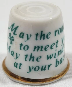 Vintage Irish Blessings Thimble "Possa la strada alzarsi per incontrarti, possa il vento..." - Foto 1 di 4