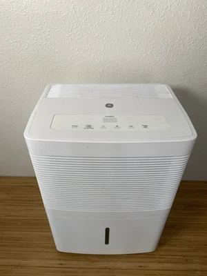 Осушитель GE 30 пинт ADEL30LWQ1 работает отлично с колесами - Изображение 1 из 4