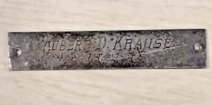 Antigua placa de identificación grabada en metal Robert D. Krause comerciante profesional 4 3/4" - Imagen 1 de 3