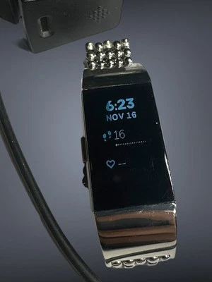 Fitbit Charge 2 rastreador de atividade - pulseira de metal prata com cabo de carregamento - Imagem 1 de 4