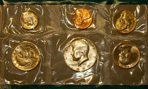1980 UC 3x $1 2x 50C, 2x 25C, 2x 10C, 2x 5C & 2x 1C Set In Envelope - Picture 1 of 5