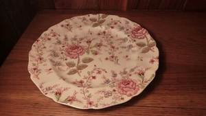 PLATO DE PORCELANA JOHNSON BROS 10" ROSA CHINTZ DE COLECCIÓN - ROSA FESTONEADO FLORAL - Imagen 1 de 5