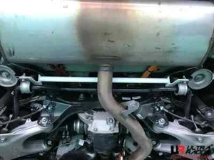 Barra inferior trasera 2 puntos Ultra Racing para BMW F15 (X5)/F16 (X6) 4x4 2014-2019 - Imagen 1 de 8