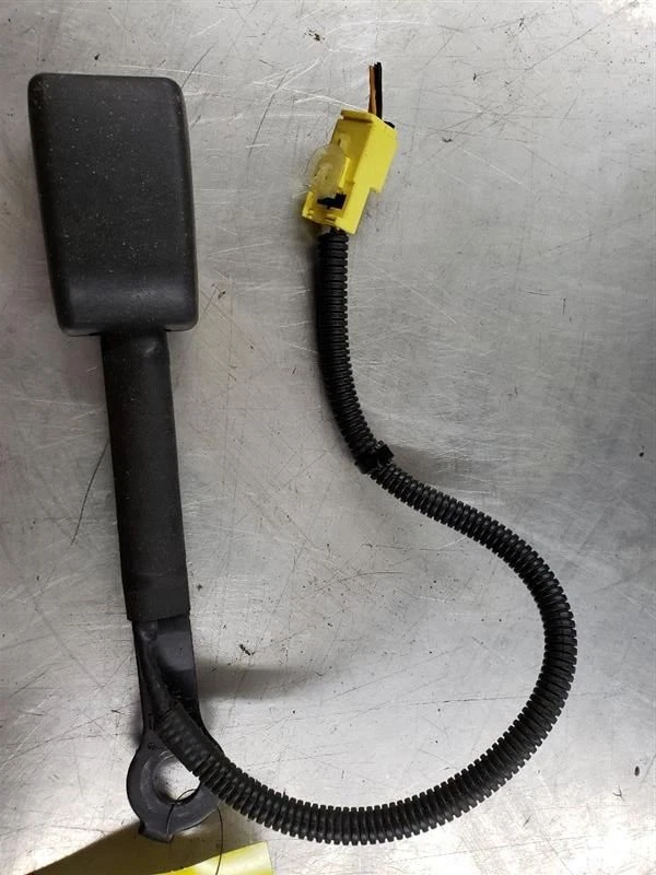 Cinturón de seguridad delantero izquierdo Kia Sportage 2005-2008 Buck OEM Foto 1 de 4