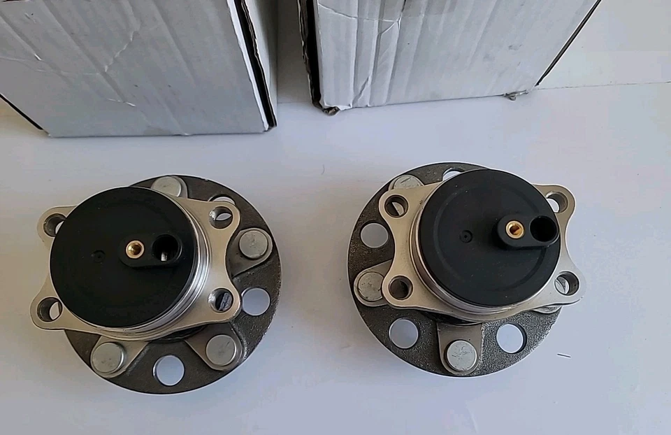 Cojinete de rueda y buje (x2) para Mitsubishi Outlander Lancer 2008-2013 tracción delantera Foto 1 de 4