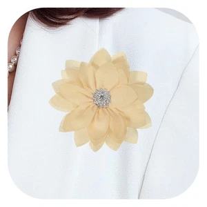 Broche de flores de 3,15", alfileres de flores para ropa de mujer, caqui - Imagen 1 de 6