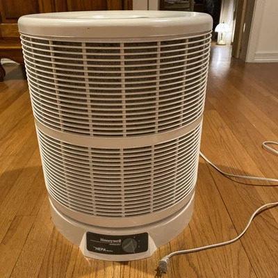 Honeywell 14520 HEPA Air Purifier removes Allergen Smoke Mold Large 3 speed Used - Image 1 of 4